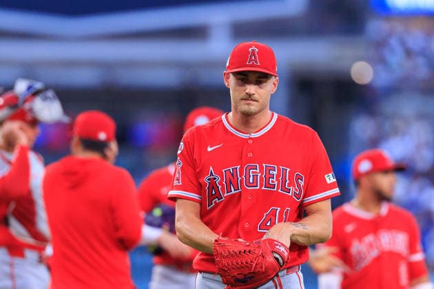 June 6, 2026, Los Angeles, California, USA: Starting pitcher, Jack Kochanowicz 41 of the Los Angeles Angels returns to the dugout after being relieved in the first inning in a regular season MLB, Baseball Herren, USA game against the Los Angeles Dodgers on Saturday June 6, 2026 at Dodger Stadium in Los Angeles, California. Dodgers defeat Angels, 9-2. JAVIER ROJAS PI Dodgers Defeat Angels, 9-2  - ZUMAp124 20260606_zaa_p124_071 Copyright: xJavierxRojasx