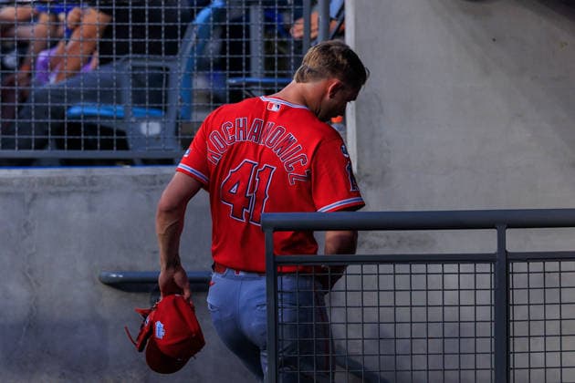 June 6, 2026, Los Angeles, California, USA: Starting pitcher, Jack Kochanowicz 41 of the Los Angeles Angels returns to the dugout after being relieved in the first inning in a regular season MLB, Baseball Herren, USA game against the Los Angeles Dodgers on Saturday June 6, 2026 at Dodger Stadium in Los Angeles, California. Dodgers defeat Angels, 9-2. JAVIER ROJAS PI Dodgers Defeat Angels, 9-2  - ZUMAp124 20260606_zaa_p124_073 Copyright: xJavierxRojasx