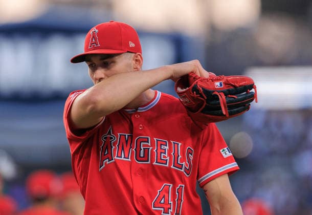 June 6, 2026, Los Angeles, California, USA: Starting pitcher, Jack Kochanowicz 41 of the Los Angeles Angels returns to the dugout after being relieved in the first inning in a regular season MLB, Baseball Herren, USA game against the Los Angeles Dodgers on Saturday June 6, 2026 at Dodger Stadium in Los Angeles, California. Dodgers defeat Angels, 9-2. JAVIER ROJAS PI Los Angeles USA - ZUMAp124 20260606_zaa_p124_072 Copyright: xJavierxRojasx