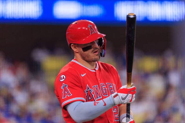 June 6, 2026, Los Angeles, California, USA: Mike Trout 27 of the Los Angeles Angels gets ready to bat during a regular season MLB, Baseball Herren, USA game against the Los Angeles Dodgers on Saturday June 6, 2026 at Dodger Stadium in Los Angeles, California. Dodgers defeat Angels, 9-2. JAVIER ROJAS PI Dodgers Defeat Angels, 9-2  - ZUMAp124 20260606_zaa_p124_078 Copyright: xJavierxRojasx