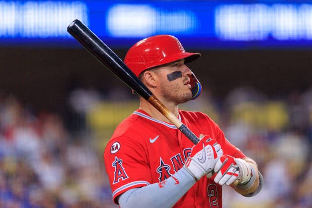 June 6, 2026, Los Angeles, California, USA: Mike Trout 27 of the Los Angeles Angels gets ready to bat during a regular season MLB, Baseball Herren, USA game against the Los Angeles Dodgers on Saturday June 6, 2026 at Dodger Stadium in Los Angeles, California. Dodgers defeat Angels, 9-2. JAVIER ROJAS PI Dodgers Defeat Angels, 9-2  - ZUMAp124 20260606_zaa_p124_079 Copyright: xJavierxRojasx