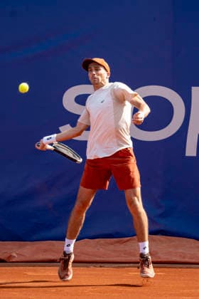 TENNIS : Open Sopra Steria - Lyon Villeurbanne 07 06 2026 Goeffrey BLANCANEAUX (FRA) affronte le suisse Luca STAEHELI lors des qualifications du tournoi de tennis ATP, Tennis Herren Challenger Tour, Open Sopra Steria Ã Lyon-Villeurbanne, le 07 06 2026. Photo Sandrine Thesillat PsNewZ  Copyright: xSandrinexTHESILLATx