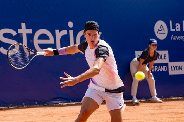 TENNIS : Open Sopra Steria - Lyon Villeurbanne 07 06 2026 Loann MASSARD (FRA) affronte Lucas POULAIN (FRA) en qualification du tournoi de tennis ATP, Tennis Herren Challenger Tour, Open Sopra Steria Ã Lyon-Villeurbanne, le 07 06 2026. Photo Sandrine Thesillat PsNewZ  Copyright: xSandrinexTHESILLATx