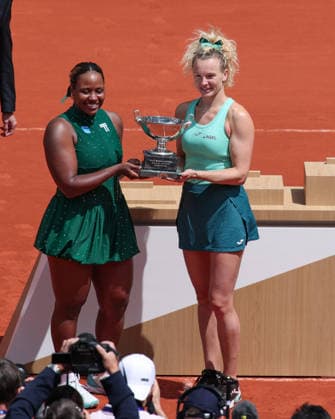R L Katerina Siniakova and Taylor Townsend, Ladies Doubles, Women s Doubles, Award Ceremony, Presentation Tennis French Open Roland Garros Paris France 7 June 2026 Copyright: xJuergenxHasenkopfx