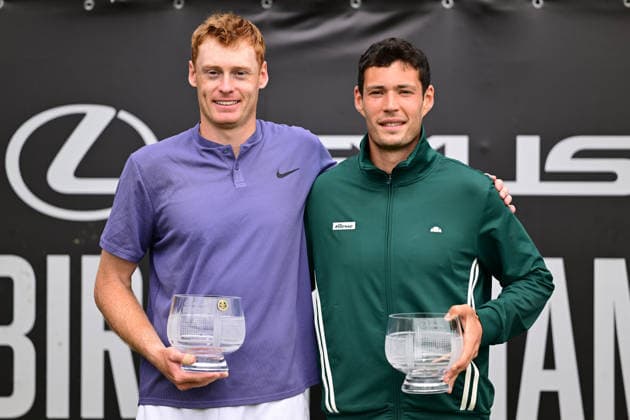 Tennis Lexus Birmingham Open WTA125 ATP, Tennis Herren Challenger Ben Jones of Great Britain and partner Joshua Paris of Great Britain pose with their doubles winners trophiesduring the Lexus Birmingham Open WTA125 ATP Challenger tennis at Edgbaston Priory Club, Birmingham, UK on 7 June 2026. Birmingham Edgbaston Priory Club West Midlands UK Editorial use only , Copyright: xDennisxGoodwinx PSI-24321-0038