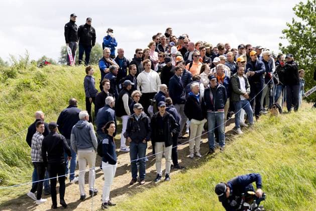 BADHOEVEDORP - Spectators on the final day of the KLM Open golf tournament at golf club The International. SANDER KONING ANP xVIxANPxSportx xxANPxIVx 560373911 originalFilename: 560373911.jpg