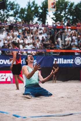 Beachvolleyball Männer Allianz German Beach Tour 2026 Tourstop Berlin 07.06.2026 Jannik Kühlborn jubelt nach dem Sieg Berlin Funkhaus Beach Berlin Deutschland *** Beach volleyball men Allianz German Beach Tour 2026 Tourstop Berlin 07 06 2026 Jannik Kühlborn celebrates after the victory Berlin Funkhaus Beach Berlin Germany