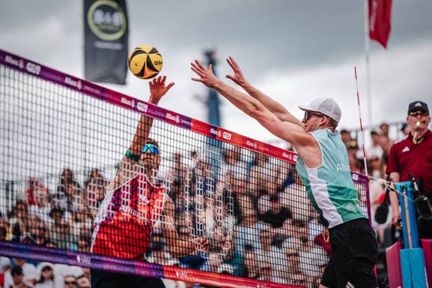 Beach volleyball men Allianz German Beach Tour 2026 Tourstop Berlin 07 06 2026 f l Max Just attacking Philipp Huster Berlin Funkhaus Beach Berlin Germany