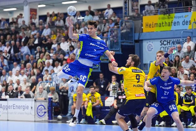 07 06 2026, xydrx, Handball, 1 HBL, VfL Gummersbach Rhein Neckar Löwen, Schwalbe Arena Julian Koester VfL Gummersbach, 7 in duel against Steven Plucnar Jacobsen Rhein Neckar Loewen, 9 Copyright: HMBxMedia YannisxDreimann