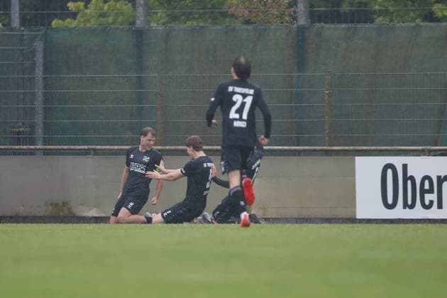 Soccer I Men I Promotion round I Regionalliga Nord I 1 FC Germania Egestorf Langreder SV Todesfelde I 07 06 2026 Mats Klüver 10, SV Todesfelde Cheers with his team after scoring the 1 0 lead goal Bremen Lawn BRZ Arena Bremen Germany Copyright: xLobeca CedricxSiefkerx