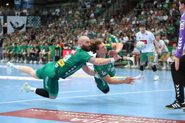 Handball DAIKIN HBL, SC DHfK Leipzig GWD Minden 07 06 2026 Moritz Preuss 24, SC DHfK Leipzig and Blaer Hinriksson 44, SC DHfK Leipzig try to grab the ball at the same time Handball, DAIKIN HBL, 1 Bundesliga, Season 2025 2026, Matchday 34 SC DHfK Leipzig vs GWD Minden on 07 06 2026 at Quarterback Immobilien Arena Leipzig Copyright: xBEAUTIFULxSPORTS JanxKaeferx