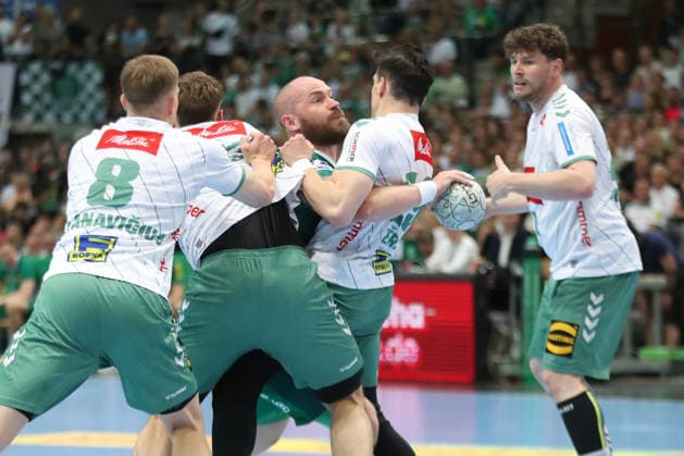 Handball DAIKIN HBL, SC DHfK Leipzig GWD Minden 07 06 2026 Moritz Preuss 24, SC DHfK Leipzig runs against a defensive wall from Minden Handball, DAIKIN HBL, 1 Bundesliga, Season 2025 2026, 34 Matchday SC DHfK Leipzig vs GWD Minden on 07 06 2026 at Quarterback Immobilien Arena Leipzig Copyright: xBEAUTIFULxSPORTS JanxKaeferx