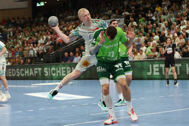 07 06 2026, xovx, Handball Daikin Handball Bundesliga, HSG Wetzlar SC Magedeburg v l Magnus Saugstrup SC Magdeburg , Jona Schoch HSG Wetzlar , Josip Simic HSG Wetzlar Wetzlar Buderus Arena Hessen Germany EN