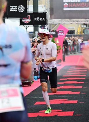 GER Ironman Hamburg 07 06 2026, GER Ironman Hamburg, Everyman in the picture Martin Kodewitz GER is the first everyman to cross the finish line nordphotoxGmbH xWitke nph00002
