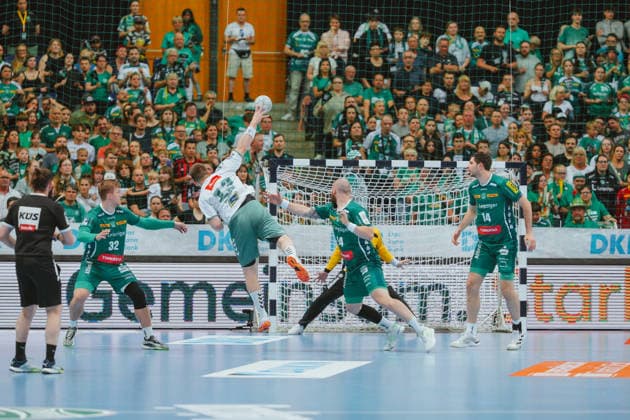 Ian Weber (TSV GWD Minden, 13) goal SC DHfK Leipzig - TSV GWD Minden. Bundesliga, Herren Handball, 25 26, GER, Leipzig, Quarterback Immobilien Arena, Round 34 Leipzig Quarterback Immobilien Arena Sachsen GER Copyright: xBillmanxDubex