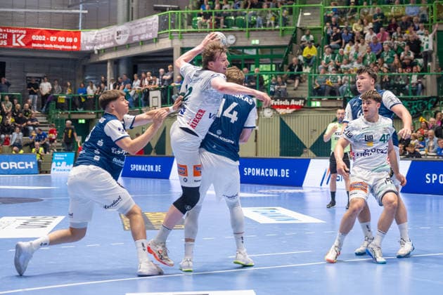 duel between Soeren Steinhaus Bergischer HC 06, 53 , Erik Persson FRISCH AUF Goeppingen, 22 and Gerdas Barbarskas Bergischer HC 06, 14 Bergischer HC vs Frisch Auf Goeppingen, Handball, DAIKIN HBL, Matchday 34, Season 2025 2026, 07 06 2026 Bergischer HC vs Frisch Auf Goeppingen, Handball, DAIKIN HBL, Matchday 34, Season 2025 2026, 07 06 2026 Wuppertal Copyright: xEibner-Pressefoto ThomasxHaeslerx EP_THR