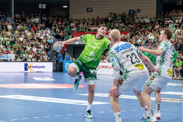 Handball Bundesliga HSG Wetzlar SC Magdeburg, 07 06 26 Josip Simic HSG Wetzlar, 10 , Magnus Saugstrup SC Magdeburg, 23 , Felix Claar SC Magdeburg, 7 Handball Bundesliga HSG Wetzlar SC Magdeburg Wetzlar, 07 06 26 Copyright: xBEAUTIFULxSPORTS Roeczeyx