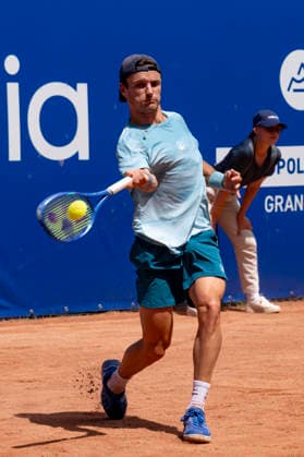TENNIS : Open Sopra Steria - Lyon Villeurbanne 07 06 2026 L espagnol Max Alcala Gurri l emporte face au francais Kenny De Schepper lors du tournoi de tennis ATP, Tennis Herren Challenger Tour, Open Sopra Steria Ã Lyon-Villeurbanne, le 07 06 2026. Photo Sandrine Thesillat PsNewZ  Copyright: xSandrinexTHESILLATx