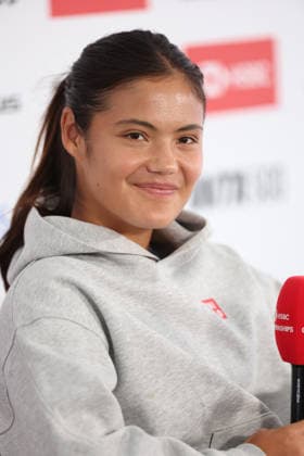 Emma Raducanu talks to press HSBC Queen s Club Championships, Day Two, Tennis, Queen s Club, West Kensington, London, UK - 07 Jun 2026London Queen s Club United Kingdom  Copyright: xEllaxLing Shutterstockx 16915783cq