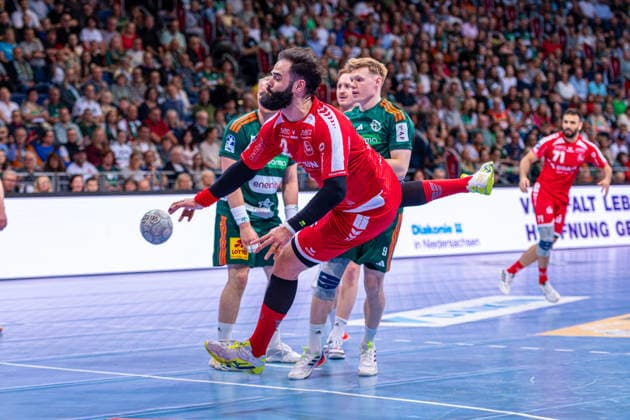 RubÃ n Marchan MT Melsungen, Nr 2 v l , TSV Hannover Burgdorf green vs MT Melsungen red on matchday 34 of the 2025 2026 season in the DAIKIN Handball Bundesliga 07 06 2026, ZAG Arena Hannover, GER , Copyright: xJanxGuentherx xTSVxHannover-Burgdorfx