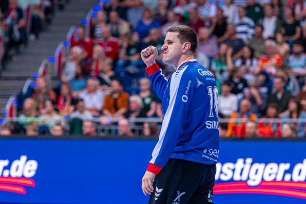 Nebojsa Simic MT Melsungen, No. 16 v l , TSV Hannover Burgdorf green against MT Melsungen red on matchday 34 of the 2025 2026 season in the DAIKIN Handball Bundesliga 07 06 2026, ZAG Arena Hannover, GER , Copyright: xJanxGuentherx xTSVxHannover-Burgdorfx