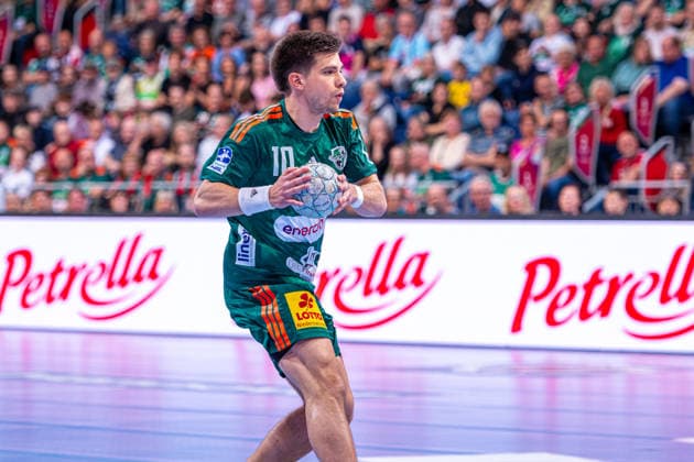 Renars Uscins TSV Hannover Burgdorf, No. 10 v l , TSV Hannover Burgdorf green against MT Melsungen red on matchday 34 of the 2025 2026 season in the DAIKIN Handball Bundesliga 07 06 2026, ZAG Arena Hannover, GER , Copyright: xJanxGuentherx xTSVxHannover-Burgdorfx