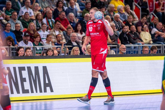 Dainis KriötopÄns MT Melsungen, No. 10 v l , TSV Hannover Burgdorf green against MT Melsungen red on matchday 34 of the 2025 2026 season in the DAIKIN Handball Bundesliga 07 06 2026, ZAG Arena Hannover, GER , Copyright: xJanxGuentherx xTSVxHannover-Burgdorfx