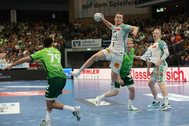 07 06 2026, xovx, Handball Daikin Handball Bundesliga, HSG Wetzlar SC Magedeburg v l Ahmet Nafea HSG Wetzlar , Felix Claar SC Magdeburg , Georg Löwen HSG Wetzlar , Magnus Saugstrup SC Magdeburg Wetzlar Buderus Arena Hessen Germany EN