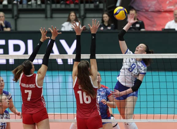 VOLLEYBALL - CEV ELW, AUT vs ISL SCHWECHAT,AUSTRIA,07.JUN.26 - VOLLEYBALL - CEV European League women, OEVV international match, Länderspiel, Nationalmannschaft Austria vs Iceland. Image shows Aida Korman-Mehic, Anamarija Galic (AUT) and Lejla Sara Hadziredzepovic (ISL).  GEPAxpictures xWalterxLuger