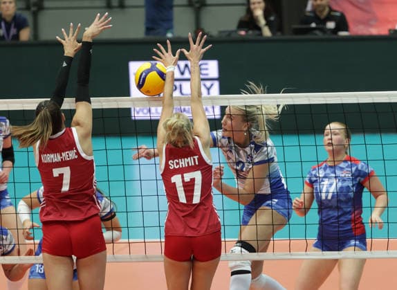 VOLLEYBALL - CEV ELW, AUT vs ISL SCHWECHAT,AUSTRIA,07.JUN.26 - VOLLEYBALL - CEV European League women, OEVV international match, Länderspiel, Nationalmannschaft Austria vs Iceland. Image shows Aida Korman-Mehic, Dana Schmit (AUT) and Elisabet Einarsdottir (ISL).  GEPAxpictures xWalterxLuger