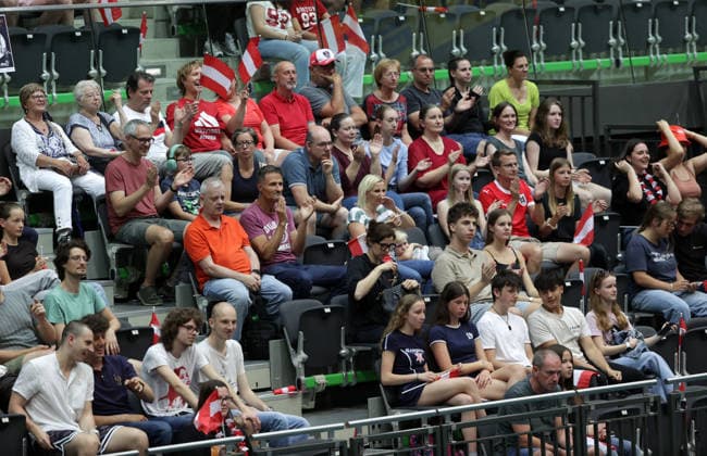 VOLLEYBALL - CEV ELW, AUT vs ISL SCHWECHAT,AUSTRIA,07.JUN.26 - VOLLEYBALL - CEV European League women, OEVV international match, Länderspiel, Nationalmannschaft Austria vs Iceland. Image shows fans of Austria.  GEPAxpictures xWalterxLuger
