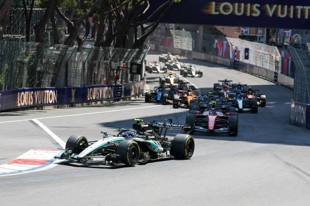 Start, Kimi Antonelli Mercedes AMG Petronas 12 , Lewis Hamilton Scuderia Ferrari HP 44 , Charles Leclerc Scuderia Ferrari HP 16 , Race, Monaco Grand Prix, Motorsport, Men, Formula 1, 07 06 2026 Monte Carlo Monaco MCO Copyright: xkolbert-press ChristianxKolbertx