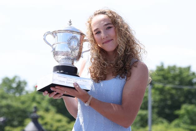 Mirra Andreeva Photocall - Paris Mirra Andreeva poses with the Coupe Suzanne Lenglen trophy during a photocall after her victory over Maja Chwalinska in the Women’s Singles Final match of the 2026 French Open Tennis tournament on Place de la Concorde on June 07, 2026 in Paris, France. Photo by Jerome Domine ABACAPRESS.COM Paris France  Copyright: xDominexJerome ABACAx