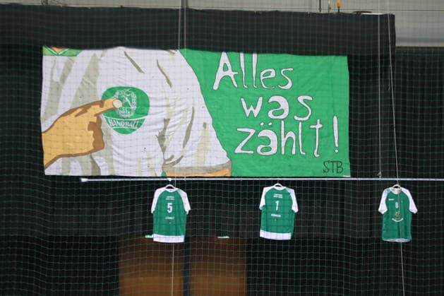 Handball DAIKIN HBL, SC DHfK Leipzig GWD Minden 07 06 2026 Banner with the message Alles was zählt Symbolbild, Feature Handball, DAIKIN HBL, 1 Bundesliga, Saison 2025 2026, 34 Spieltag SC DHfK Leipzig vs GWD Minden am 07 06 2026 in der Quarterback Immobilien Arena Leipzig Copyright: xBEAUTIFULxSPORTS JanxKaeferx