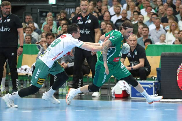 Handball DAIKIN HBL, SC DHfK Leipzig GWD Minden 07 06 2026 Dean Bombac 67, SC DHfK Leipzig outpaces Jakub Sterba 19, GWD Minden Handball, DAIKIN HBL, 1 Bundesliga, Season 2025 2026, 34 Matchday SC DHfK Leipzig vs GWD Minden on 07 06 2026 at Quarterback Immobilien Arena Leipzig Copyright: xBEAUTIFULxSPORTS JanxKaeferx
