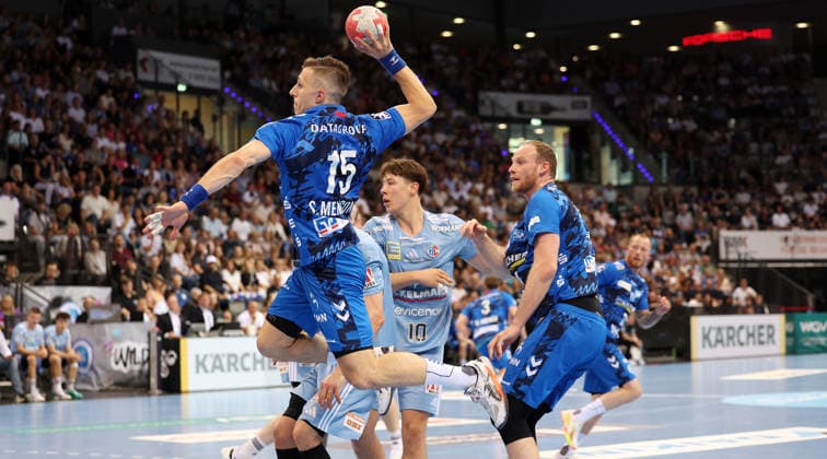 Stuttgart , Handball TVB Stuttgart VS HC Erlangen, Simone Mengeon TVB, on the ball