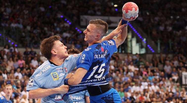 Stuttgart , Handball TVB Stuttgart VS HC Erlangen, f l Christoph Steinert Erlangen , Simone Mengeon TVB, on the ball