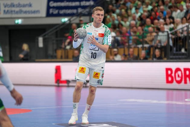 07 06 2026, xgox, Handball Daikin HBL HSG Wetzlar SC Magdeburg emspor, v l Gisli Thorgeir Kristjansson Magdeburg, 10 am Ball, plays the ball Wetzlar