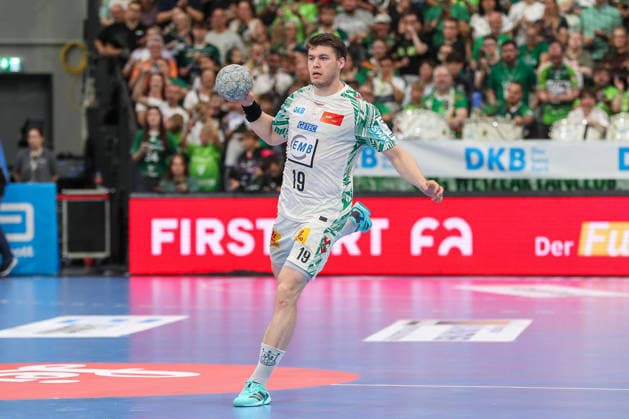07 06 2026, xgox, Handball Daikin HBL HSG Wetzlar SC Magdeburg emspor, v l Elvar Oern Jonsson Magdeburg, 19 on the ball, plays the ball Wetzlar