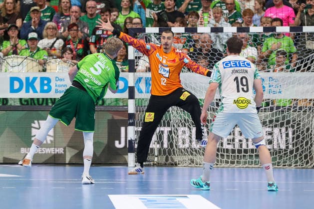 07 06 2026, xgox, Handball Daikin HBL HSG Wetzlar SC Magdeburg emspor, v l Matej Mandic Magdeburg, 12 on a seven-meter penalty against Kirschner Wetzlar, 5 Wetzlar