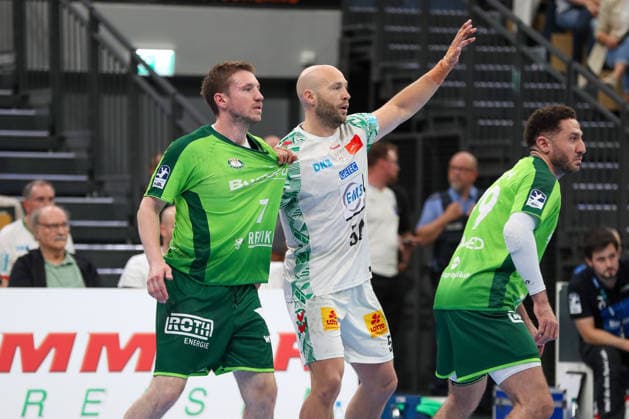 07 06 2026, xgox, Handball Daikin HBL HSG Wetzlar SC Magdeburg emspor, v l Dominik Mappes Wetzlar, 7 , Oscar Bergendahl Magdeburg, 54 duel, duel, fight, tackle Wetzlar