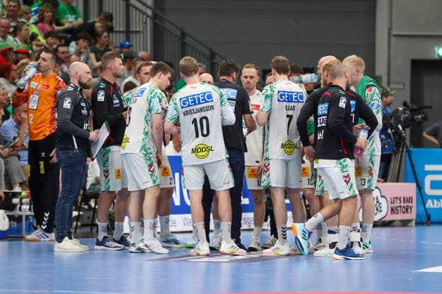 07 06 2026, xgox, Handball Daikin HBL HSG Wetzlar SC Magdeburg emspor, v l Magdeburg during time-out Wetzlar