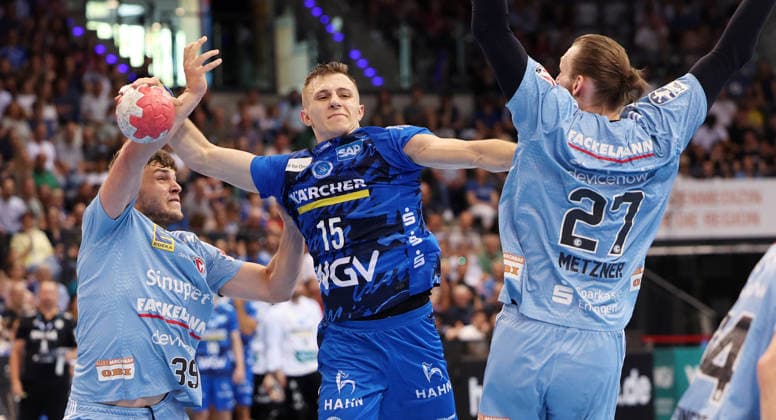Stuttgart , Handball TVB Stuttgart VS HC Erlangen, f l Tobias Buck Erlangen ,Simone Mengeon TVB, on the ball , Antonio Metzner Erlangen