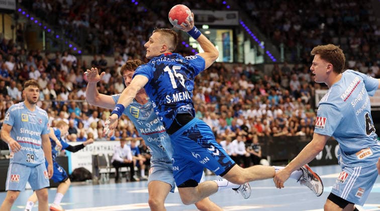 Stuttgart , Handball TVB Stuttgart VS HC Erlangen, Simone Mengeon TVB, on the ball