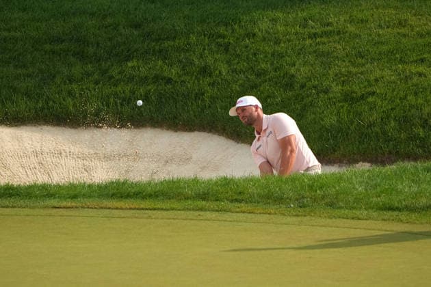 DUBLIN, OH - JUNE 07: Wyndham Clark of the United States plays his shot out of the bunker on the 14th green during third round of the Memorial Tournament on June 07, 2026 at the Muirfield Village Golf Club in Dublin, Ohio. (Photo by Jason Mowry Icon Sportswire) GOLF: JUN 07 PGA, Golf Herren the Memorial Tournament presented by Workday EDITORIAL USE ONLY Icon260607010