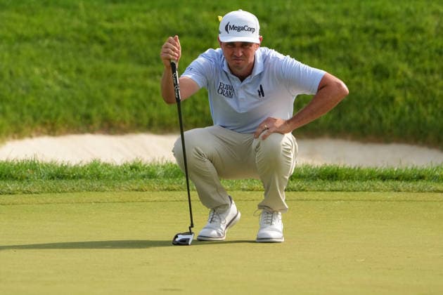DUBLIN, OH - JUNE 07: J.T. Poston of the United States looks over the green of the 14th hole during third round of the Memorial Tournament on June 07, 2026 at the Muirfield Village Golf Club in Dublin, Ohio. (Photo by Jason Mowry Icon Sportswire) GOLF: JUN 07 PGA, Golf Herren the Memorial Tournament presented by Workday EDITORIAL USE ONLY Icon260607019