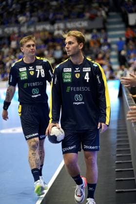 Mathias Rohde Larson 4 Rhein Neckar Löwen enters the SCHWALBE arena in Gummersbach with the ball in his hand, followed by Edwin Aspenbäck 78 Rhein Neckar Löwen The spectator stands can be seen in the background Mathias Rohde Larson 4 and Edwin Aspenbäck 78 Rhein Neckar Löwen enter the arena Copyright: xspeedshotx xD.xBarndtx