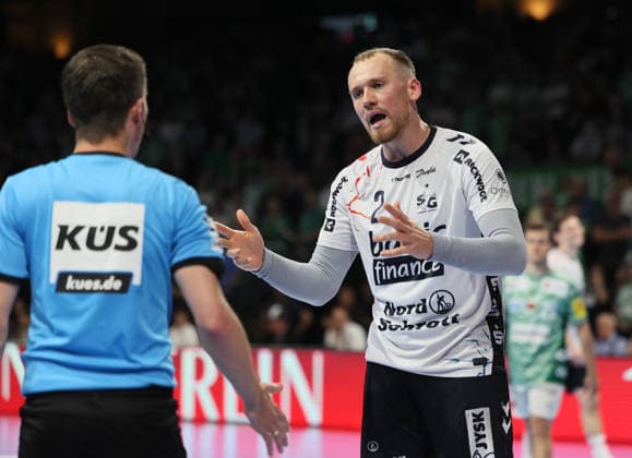 GER HBL Season 2025 2026 FÜCHSE Berlin vs SG Flensburg Handewitt, 07 06 26, Max Schmeling Halle, Berlin, Simon PYTLICK SG Flensburg Handewitt 2 in discussion with the referee