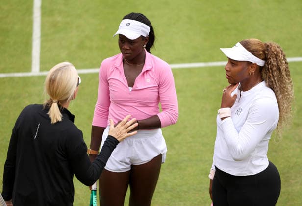 Serena Williams of USA speaks with coach Rennae Stubbs and Victoria Mboko uring a practice session at Queen s Club HSBC Queen s Club Championships, Day Two, Tennis, Queen s Club, West Kensington, London, UK - 07 Jun 2026London Queen s Club United Kingdom  Copyright: xEllaxLing Shutterstockx 16915783ew