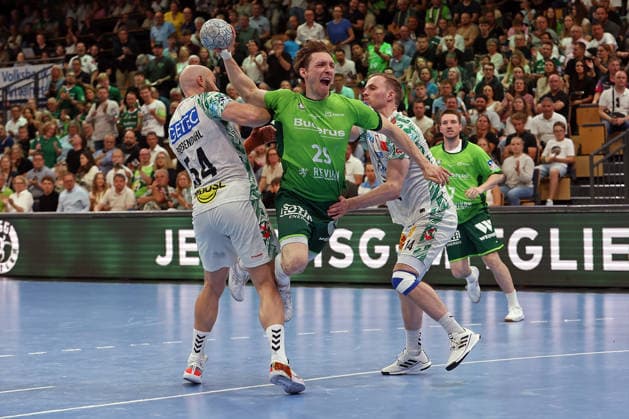 07 06 2026, xovx, Handball Daikin Handball Bundesliga, HSG Wetzlar SC Magedeburg v l Oscar Bergendahl SC Magdeburg , Justin Müller HSG Wetzlar , Omar Ingi Magnusson SC Magdeburg , Dominik Mappes HSG Wetzlar Wetzlar Buderus Arena Hessen Germany EN